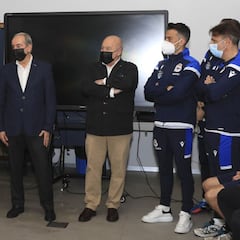 Antonio Couceiro visita a la plantilla del Depor en Abegondo