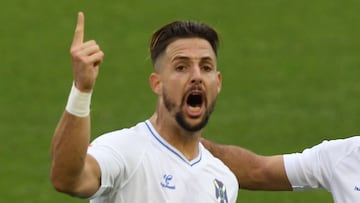 Fran Sol celebra un gol con el Tenerife la temporada pasada.