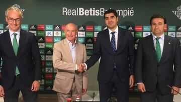 Serra Ferrer: "Ceballos debe irse del Betis como una figura"