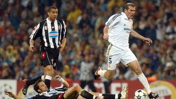 Zidane jugando con el Real Madrid.
