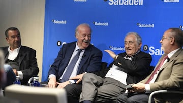 07/05/18 COLOQUIO ESPA&Ntilde;A ANTE EL MUNDIAL
 EN LA SEDE DEL BANCO SABADELL CALLE SERRANO 71
 
 JOSE LUIS GARCI
 VICENTE DEL BOSQUE
 CHENCHO ARIAS
 ALFREDO RELA&Ntilde;O
 
 
 