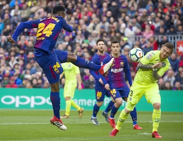 Yerry Mina ante Antunes.