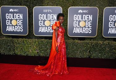 El vestido de la actriz Charlize Theron se roba las miradas en Globos de Oro