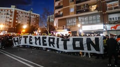 La afición del Valencia vuelve a protestar contra Lim