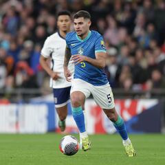 Los nuevos Casemiros: Bruno Guimarães, Douglas Luiz, João Gomes, André…