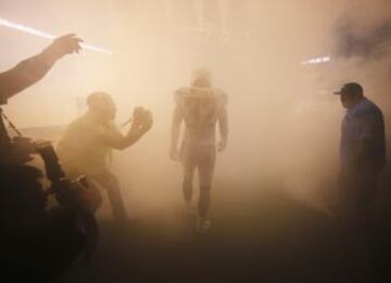 Entrada al campo de Eric Weddle (San Diego Chargers).