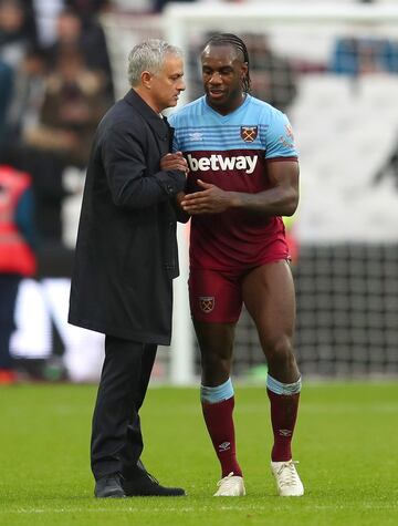 Mourinho shakes hands with goal scorer Michail Antonio