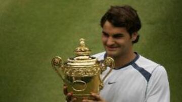 <b>RÉCORD.</B> El helvético iguala la marca de Bjorn Borg de sumar tres entorchados consecutivos Wimbledon, una marca que nadie había conseguido desde los ochenta.