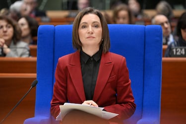 Forma de gobierno: República parlamentaria | Sandu es una economista y política del partido Liberal Democratic Party of Moldova de ideología de centroderecha. Ejerce el cargo desde el 24 de diciembre de 2020. 