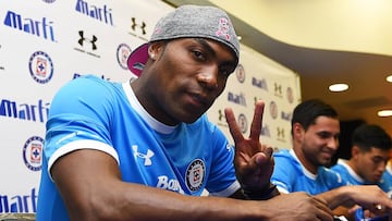 Hace casi cinco meses que el ecuatoriano dejó Cruz Azul y aún no encuentra equipo, aunque ha sido ligado con varios conjuntos. Su próximo destino podría ser la Primera División Argentina.
