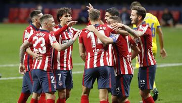 Los jugadores del Atl&eacute;tico celebran un gol al C&aacute;diz.