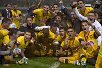 América tenía ocho años sin ser campeón del fútbol mexicano, pero el 26 de mayo de 2013 esa sequía llegó a su fin cuando las Águilas superaron en penales a Cruz Azul en una dramática Final celebrada en el Estadio Azteca. Así, el conjunto azulcrema sumó su título 11 en la era profesional, con lo que igualó al Guadalajara como los equipos más laureados del balompié azteca.