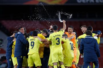 Los jugadores del Villarreal celebran el pase a la final.