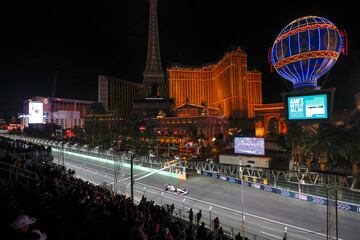 Vista general de la recta principal del Strip Circuit de Las Vegas.