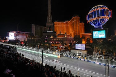 Vista general de la recta principal del Strip Circuit de Las Vegas.