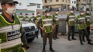 Members of Morocco's Interior Ministry Auxiliary Forces patrol a neighbourhood to enforce the reimposed lockdown due to a spike in coronavirus (COVID-19) cases, in the capital Rabat's district of Takadoum on August 17, 2020. (Photo by FADEL SENN