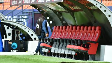 Debutó contra el América y hoy es auxiliar de su papá en un equipo de la Liga MX