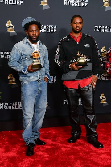 Kendrick Lamar y Dave Free posan en la alfombra roja de los Grammy 2025 en el Crypto.com Arena situado en la ciudad de Los ?ngeles, en California.