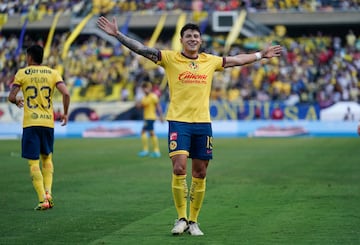 AME7813. CHICAGO (ESTADOS UNIDOS), 03/08/2024.- El jugador Ilian Hernandez de América celebra un gol este sábado durante un partido amistoso entre el Club América y el Aston Villa en el estadio Soldier Field in Chicago ( Estados Unidos). EFE/ Nuccio DiNuzzo
