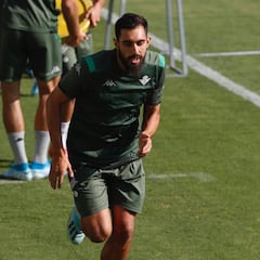 Borja Iglesias ya entrena con el Betis y apunta al Leganés