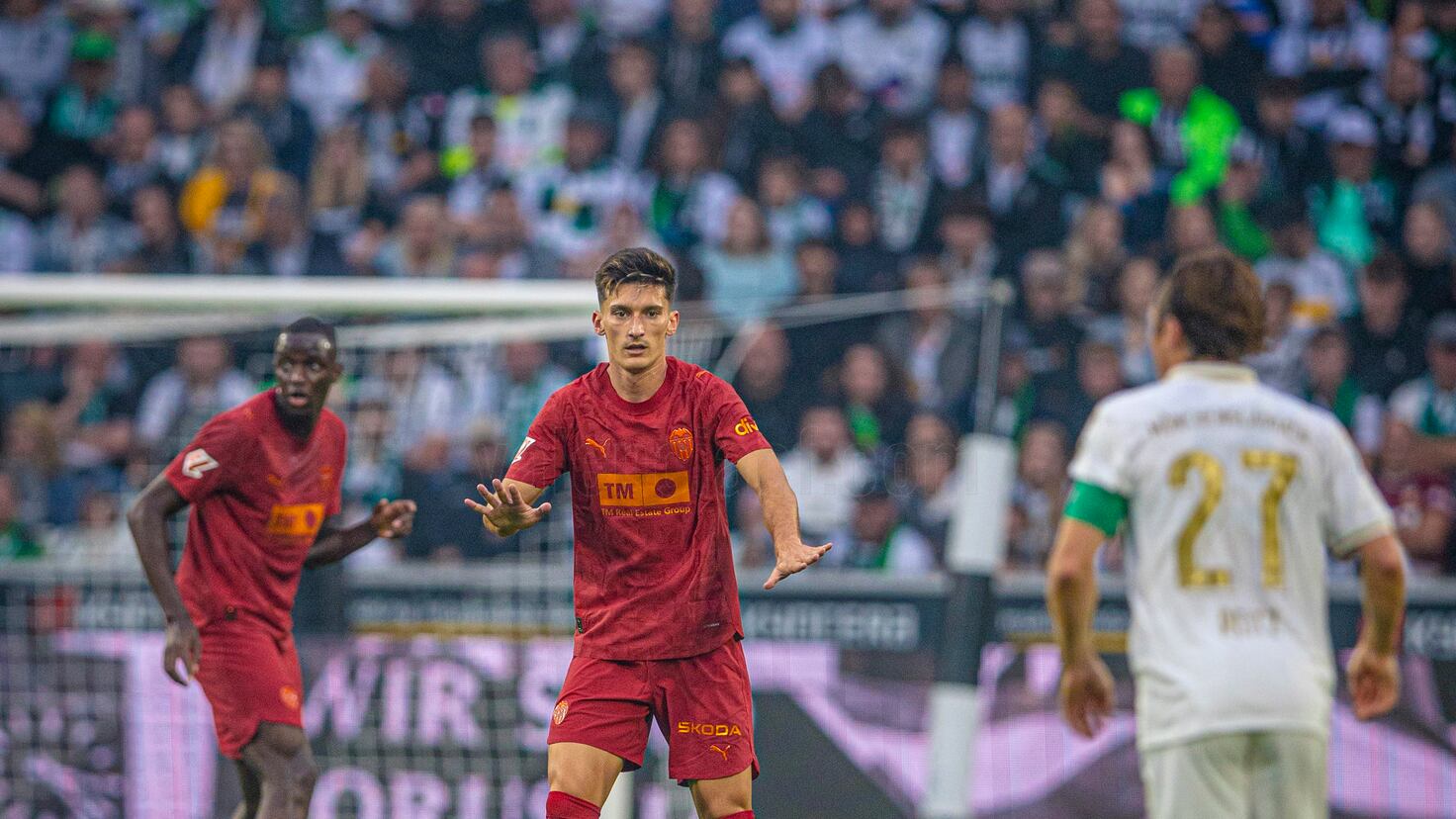El Valencia lleva los pasteles al cumple del Borussia