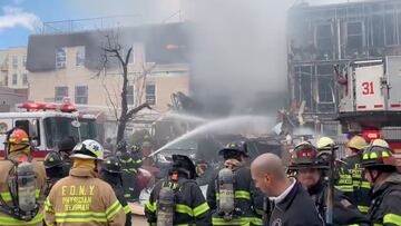 A una semana del peor incendio en Nueva York, la tarde de este martes se registra el colapso de un edificio en El Bronx tras una explosión de gas.