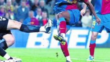 <b>TIRO AL PALO. </b>Etoo disparó ante el Athletic sin resultado. Los postes y Gorka le impidieron marcar.