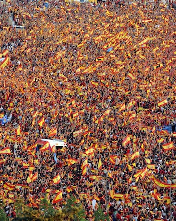 Miles de seguidores salieron a la calle a celebrar el triunfo. 