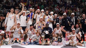 Los jugadores del Real Madrid celebra el triunfo en la final de la Copa del Rey 2024.