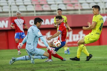 Escudero junto a Iker Álvarez en una acción ofensiva.