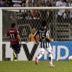 Católica queda eliminada y termina con nueve jugadores