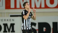 Benavente celebra el llamado de Gareca con gol