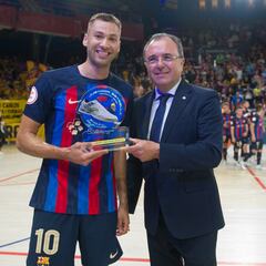 El pivote del FC Barcelona, Pito, elegido MVP de la temporada