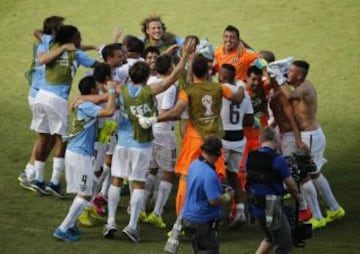 Celebración de los jugadores uruguayos tras la clasificación.