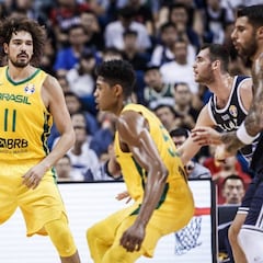 Antetokounmpo dobla la rodilla ante la veterana Brasil