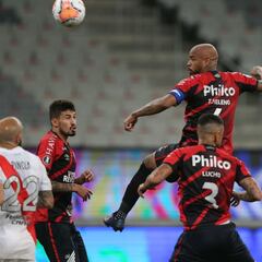 El cabezazo 'a lo Zamorano' con que Díaz brilló en River