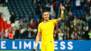El portero del PSG le regaló su playera a su excompañero y amigo, Pablo Brener, quien acudió al partido de Navas contra Angers.