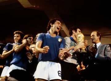 Y hablando de defensas italianos, uno de los mejores de todos los tiempos, Claudio Gentile, que tambi¨¦n conquist¨® el Mundial de Espa?a 1982 dejando grandes actuaciones ante jugadores de la talla de Maradona y Zico. En 1995 acompa?o a Causio en el Campeonato Mundial de F¨²tbol Playa, deporte que defini¨® como ¡°mucho m¨¢s dif¨ªcil¡± que el f¨²tbol tradicional pero tambi¨¦n ¡°m¨¢s divertido¡±.
