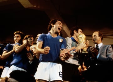 Y hablando de defensas italianos, uno de los mejores de todos los tiempos, Claudio Gentile, que tambin conquist el Mundial de Espa?a 1982 dejando grandes actuaciones ante jugadores de la talla de Maradona y Zico. En 1995 acompa?o a Causio en el Campeonato Mundial de Ftbol Playa, deporte que defini como mucho ms difcil que el ftbol tradicional pero tambin ms divertido. 