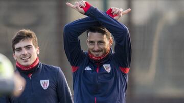 Aduriz, durante la sesi&oacute;n de ayer en Lezama.