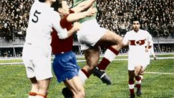 Kubala, durante un partido contra la selección de Turquía en 1954.