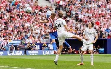 Alexander Sørloth marca de cabeza el 2-2 para el Atlético de Madrid. 