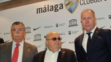 <b>EN LA JUNTA. </b>Fernando Hierro, Francisco Martín Aguilar, José Carlos Pérez y Jesús Nuño, ayer en la sala de prensa de La Rosaleda.