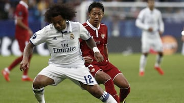 GRA262. TRONDHEIM (NORUEGA), 09/08/2016.- El defensa del Real Madrid Marcelo Vieira (i) pelea un bal&oacute;n con el centrocampista del Sevilla FC Hiroshi Kiyotake durante la final de la Supercopa de Europa 2016 que se juega hoy en el estadio de Lerkendal, en la ciudad noruega de Trondheim. EFE/Jes&uacute;s Diges