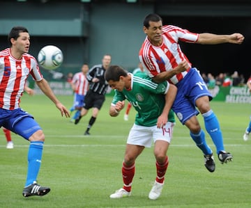 En partido amistoso, Javier convirtió un tanto de cabeza para acrecentar su leyenda como goleador. Ese día hizo dos tantos.

