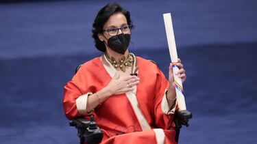 Paralympic champion swimmer Teresa Perales acknowledges the applause after receiving the Princess of Asturias Award for Sports 2021 from Spain's Princess of Asturias Leonor, at a ceremony in Oviedo, northern Spain, Friday Oct. 22, 2021. (AP Photo/Manu Fer