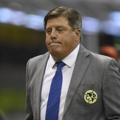 Piojo Herrera arremete contra el árbitro tras goleada contra Cruz Azul