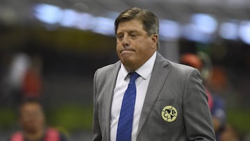 Piojo Herrera arremete contra el árbitro tras goleada contra Cruz Azul