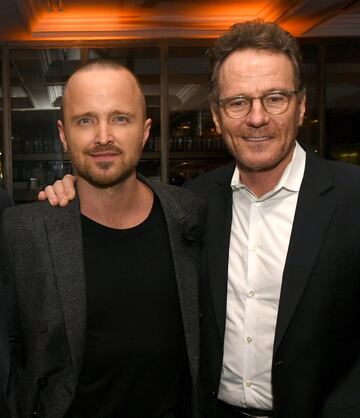 Con un emotivo encuentro, los protagonistas de Breaking Bad aprovecharon para abrazarse en cada fotografía.