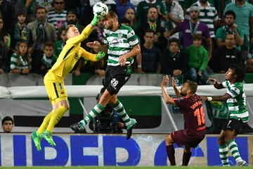 Bas Dost of Sporting y Ter Stegen.